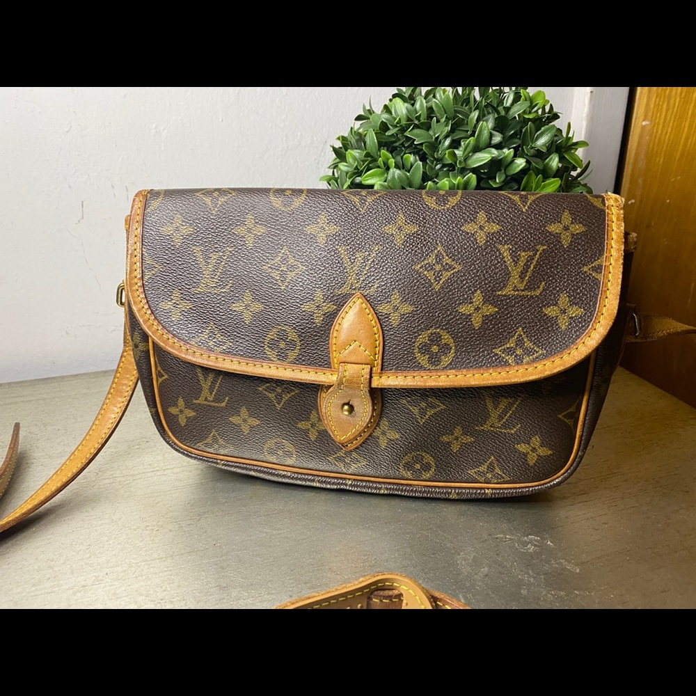 Louis Vuitton Gibeciere PM